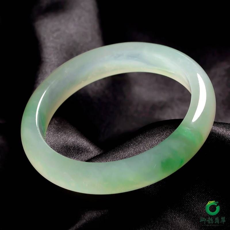 缅甸翡翠A货冰种飘绿手镯 56mm 54.2克