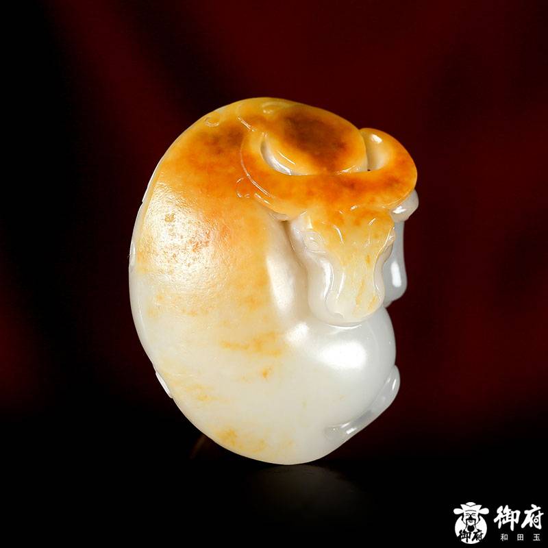 新疆和田玉枣红皮白玉籽玉挂件 扭转乾坤 46.2克